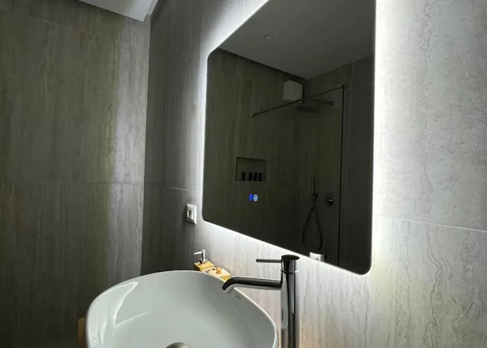 アパート Eli Luxury Apartment ティラナ